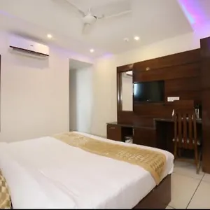 hotel-silver-palm.shimlahotels.net/